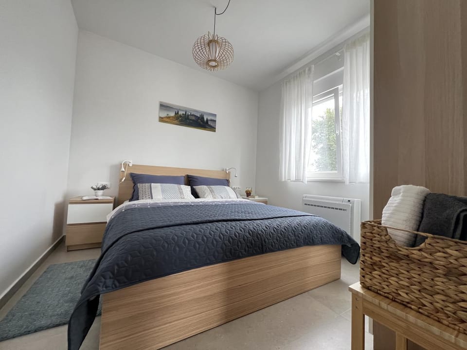 Bed, Bedroom, air conditioner