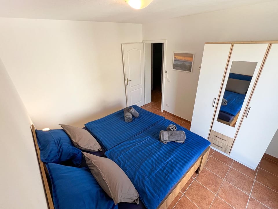 Bed, Bedroom, wardrobe