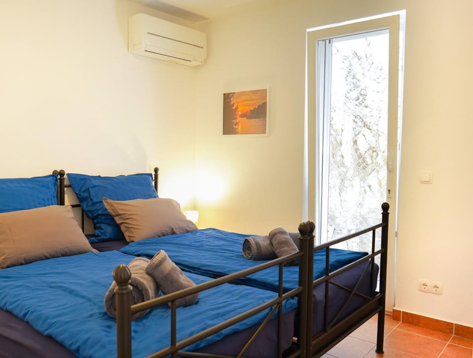 Bed, Bedroom, wardrobe