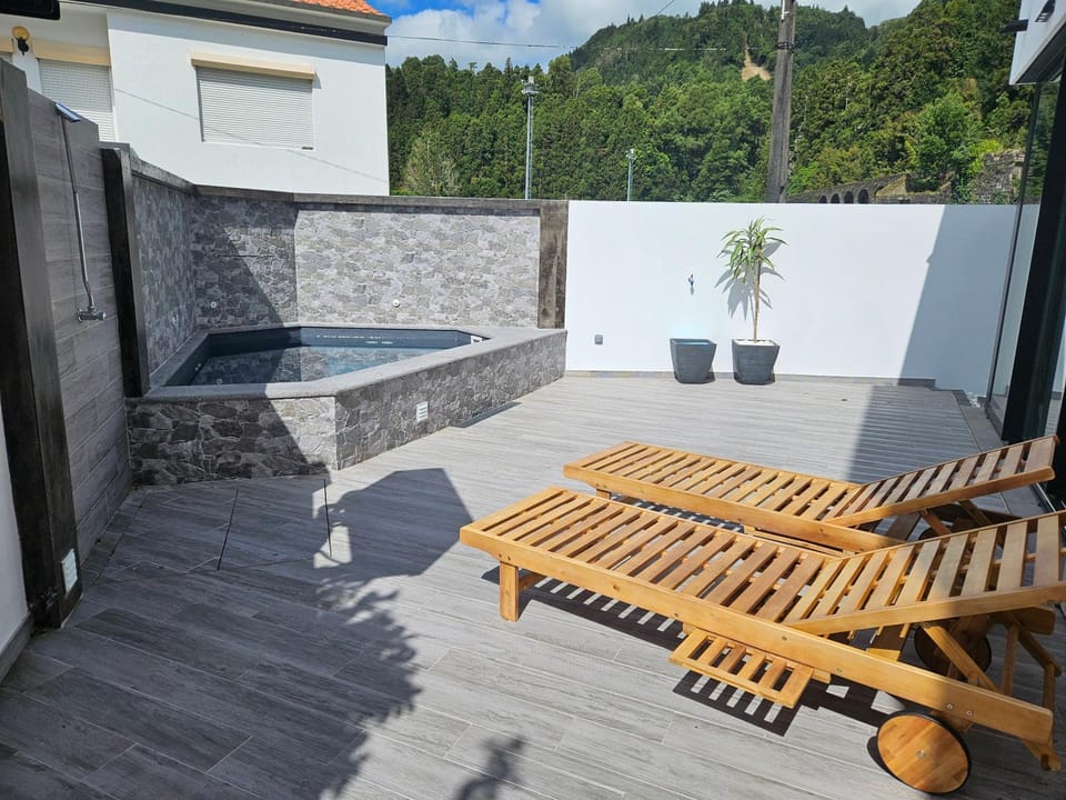 Hot Tub, Balcony/Terrace, Swimming pool, sunbed