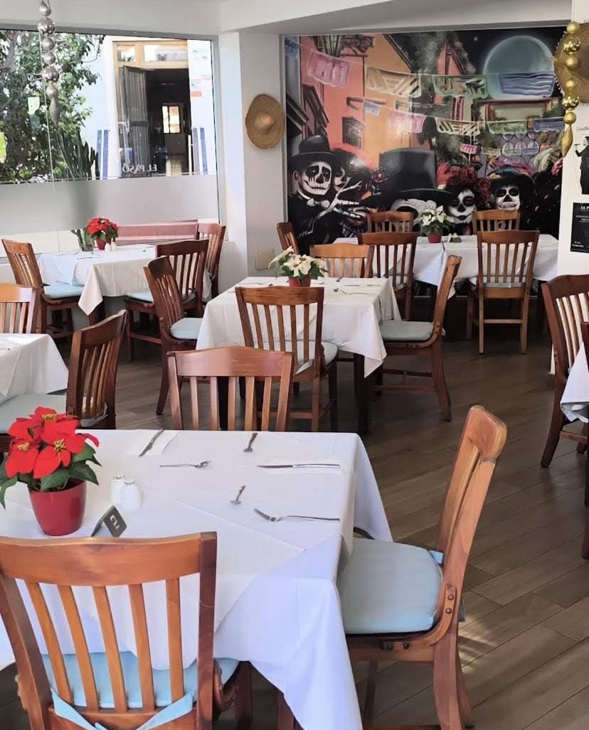 Restaurant/places to eat, Restaurant/places to eat