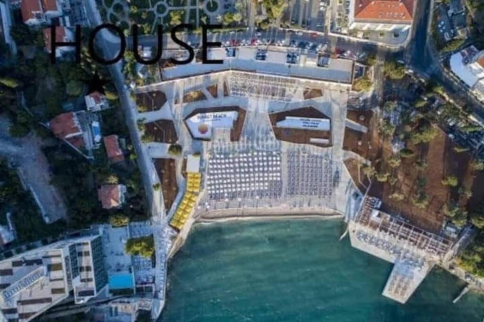 Beachfront Dubrovnik Villa House in Dubrovnik