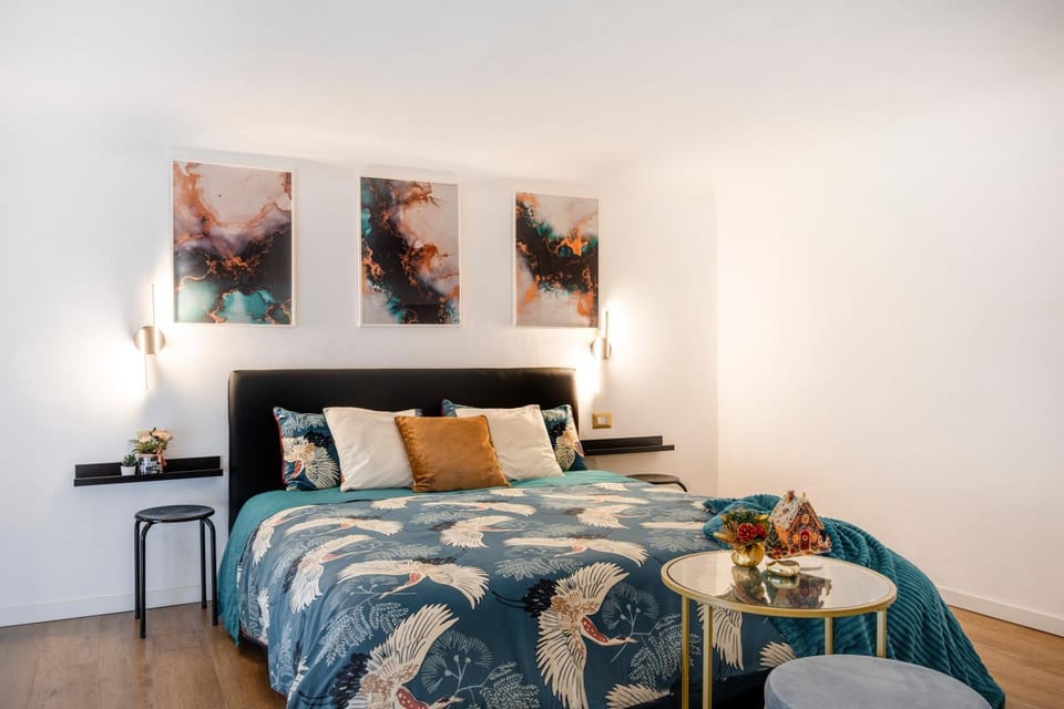 Bed, Photo of the whole room, Bedroom