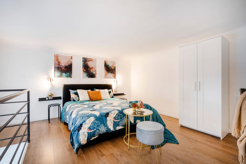 Bed, Photo of the whole room, Bedroom, wardrobe