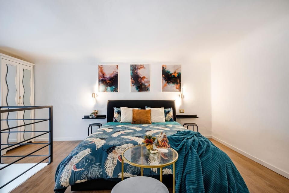 Bed, Photo of the whole room, Bedroom