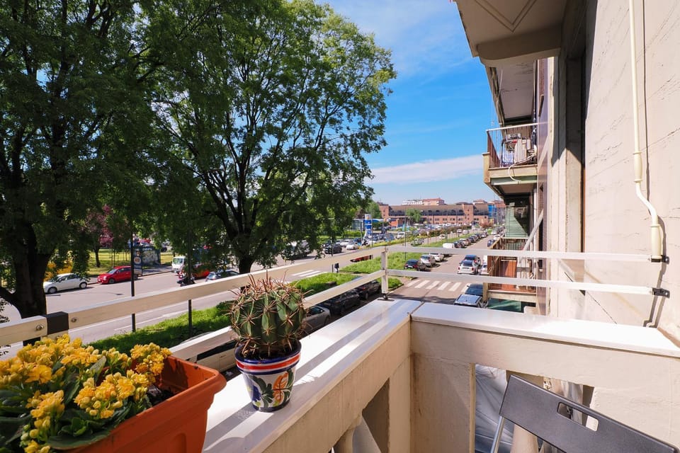 Balcony/Terrace, Street view