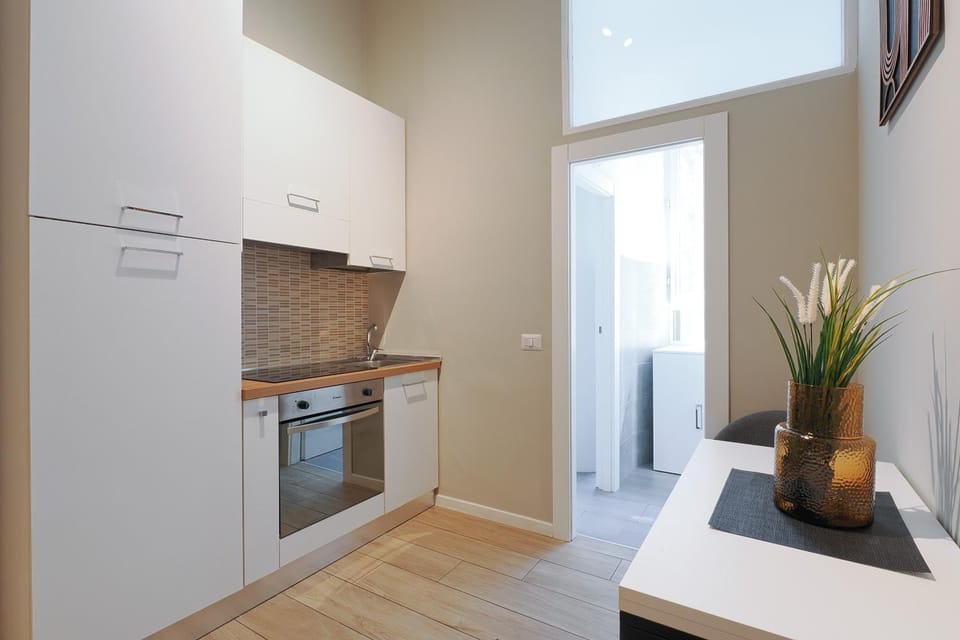 Kitchen or kitchenette, minibar, stove