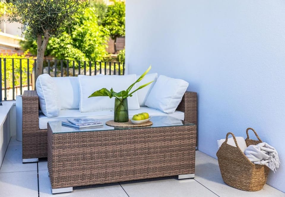 Balcony/Terrace, Seating area, Garden view
