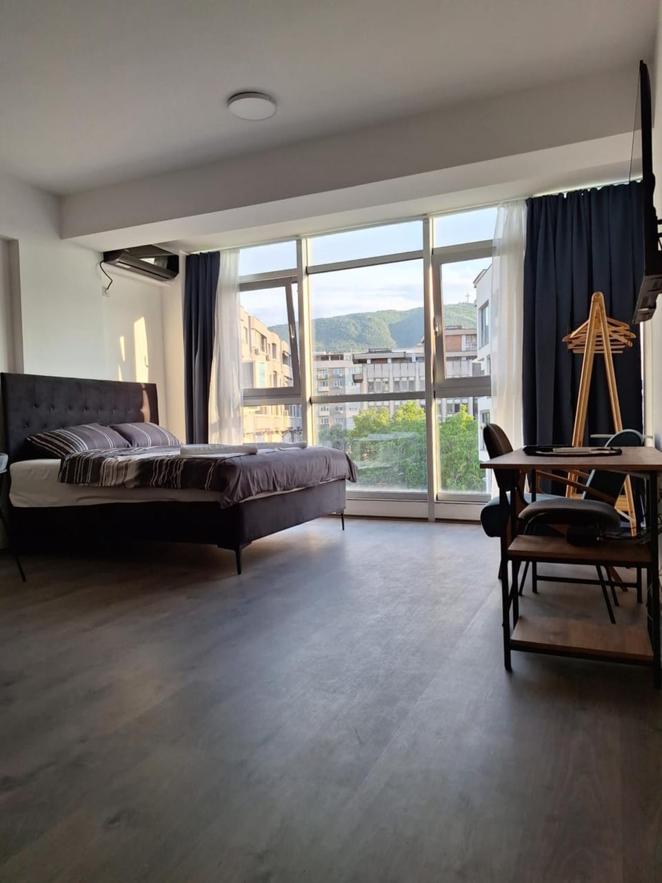 Bed, Natural landscape, Living room, Photo of the whole room, Seating area, Bedroom