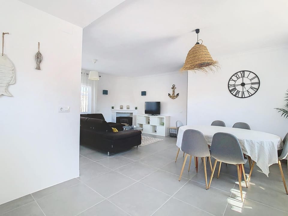 TV and multimedia, Living room, Dining area