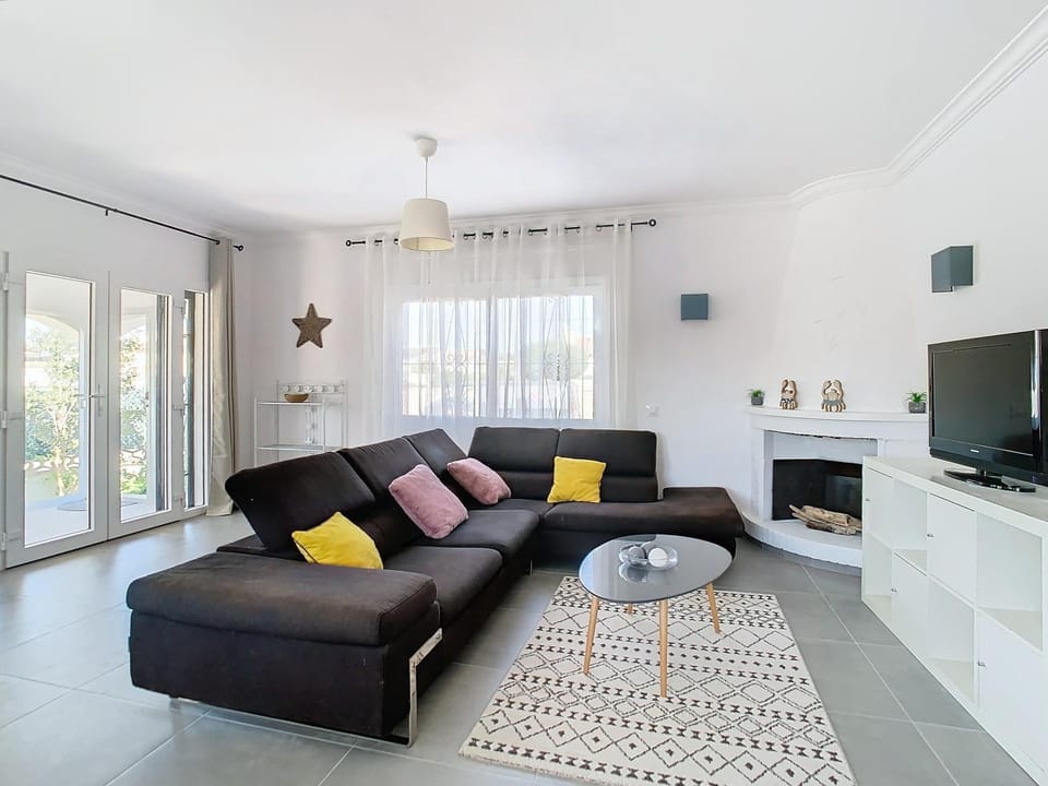 Communal lounge/ TV room, TV and multimedia, Living room