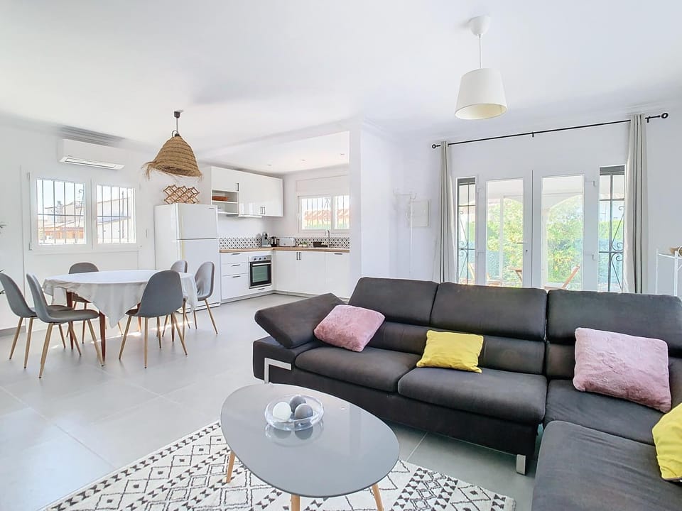 Living room, Seating area, Dining area, dishwasher, oven, pet friendly, stove
