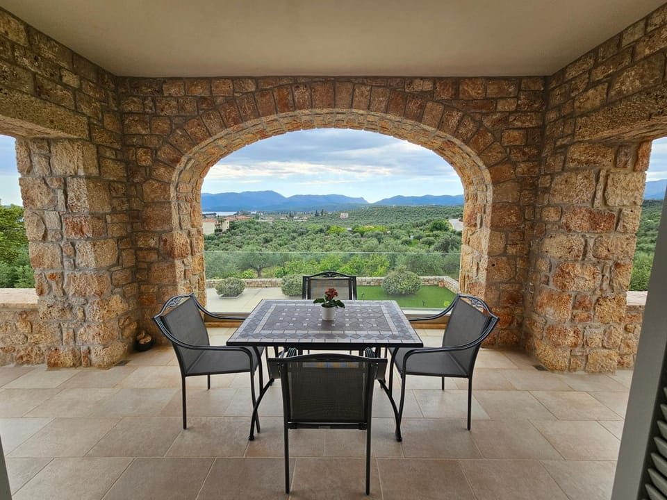Balcony/Terrace, Mountain view