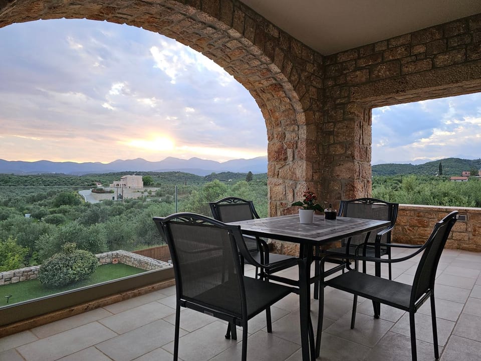 Balcony/Terrace, Mountain view