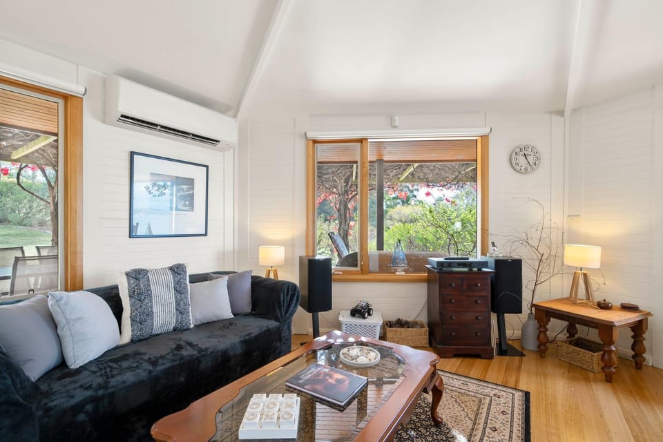 Blissful Birchs Bay - Gorgeous 3 Bedroom House House in Tasmania