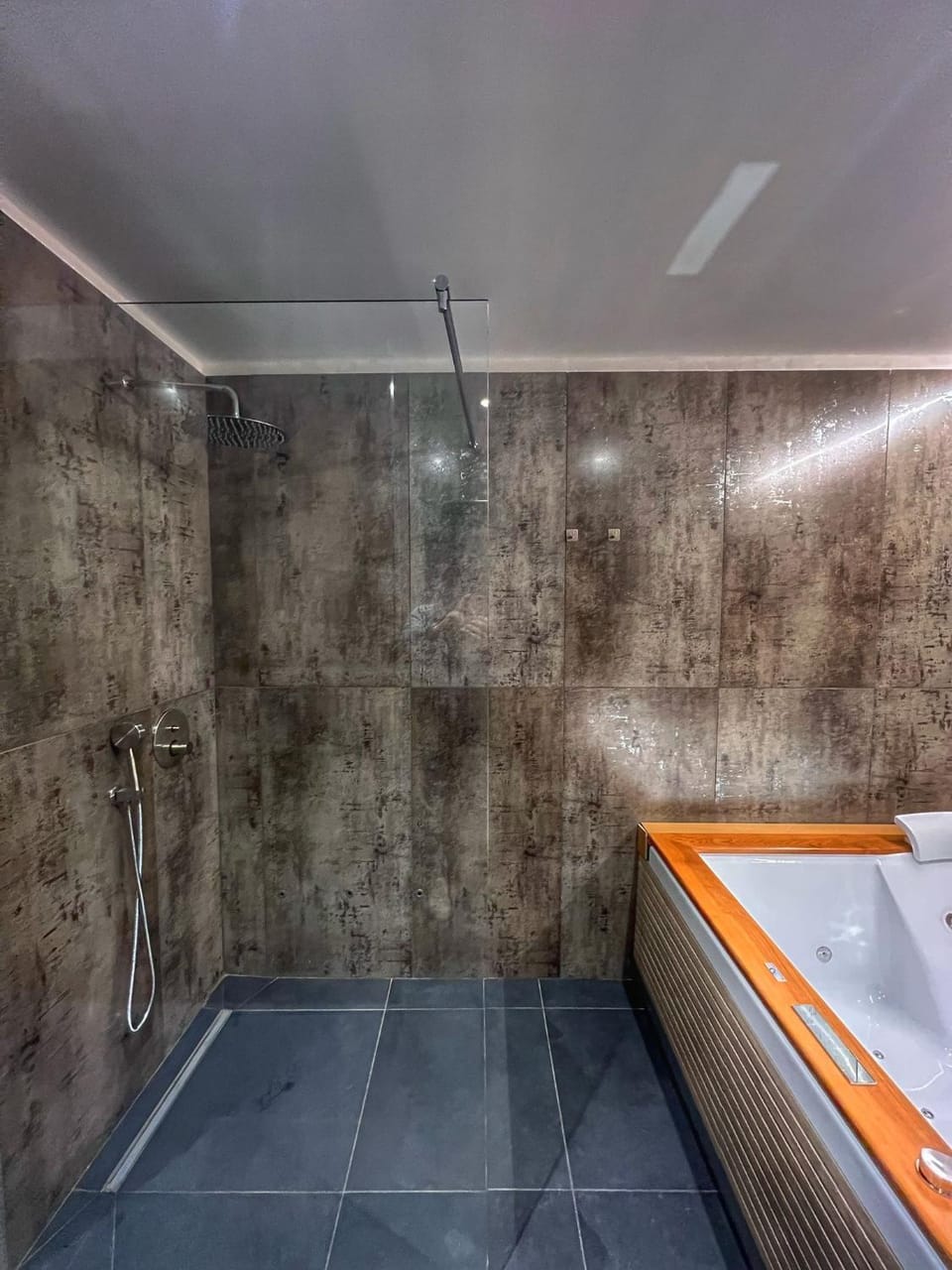 Shower, Hot Tub, Bathroom, Bath