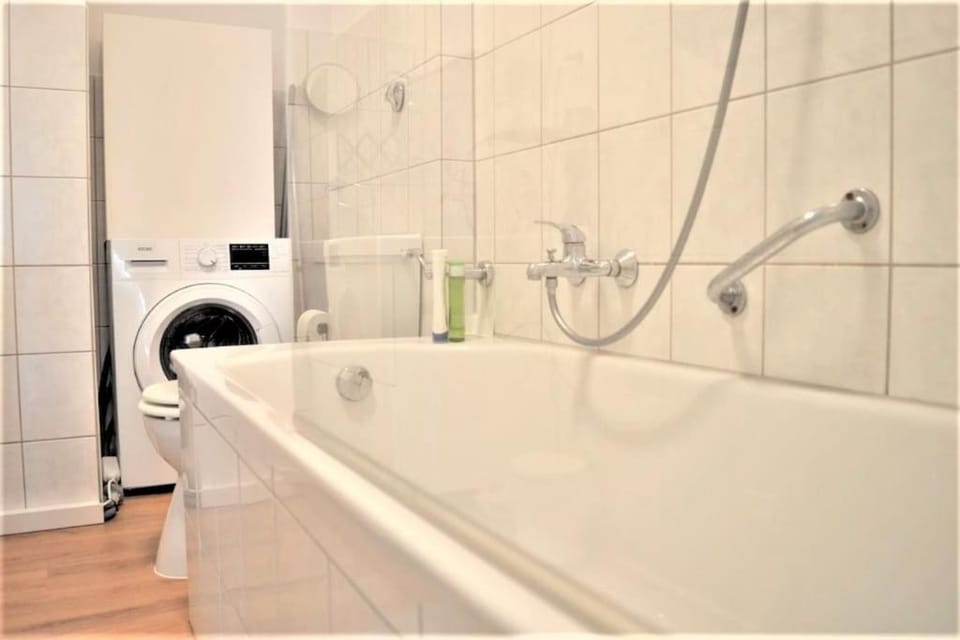 Bathroom, Bath, washing machine, dryer