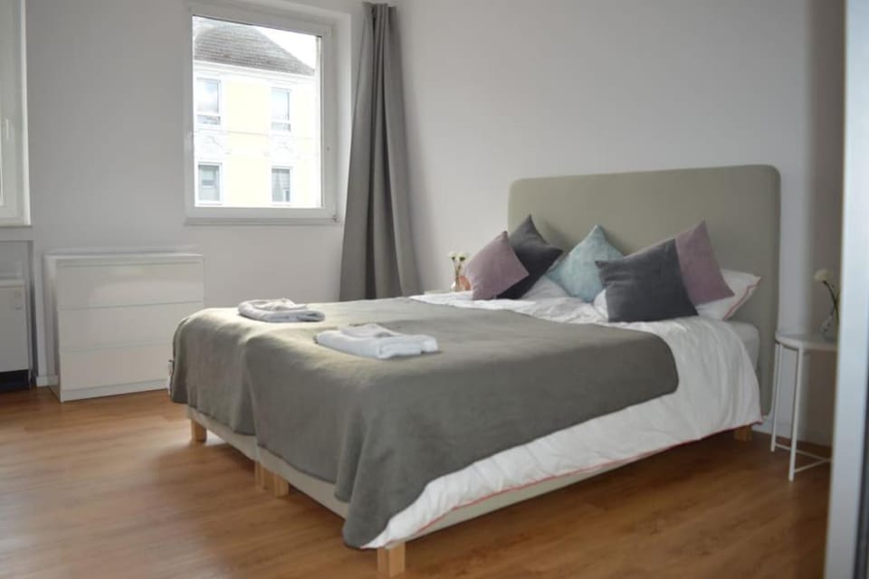 Bed, Photo of the whole room, Bedroom, towels