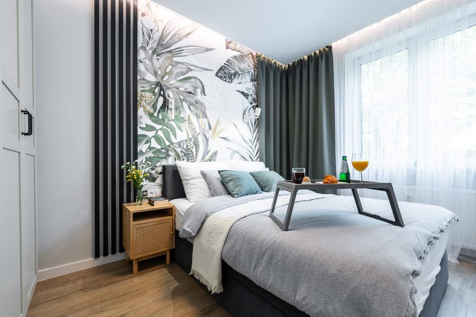 Bed, Photo of the whole room, Seating area, Bedroom