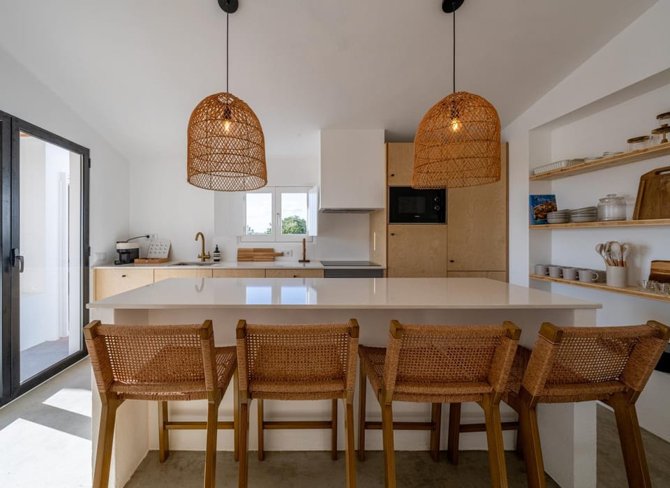 Kitchen or kitchenette, Dining area, stove