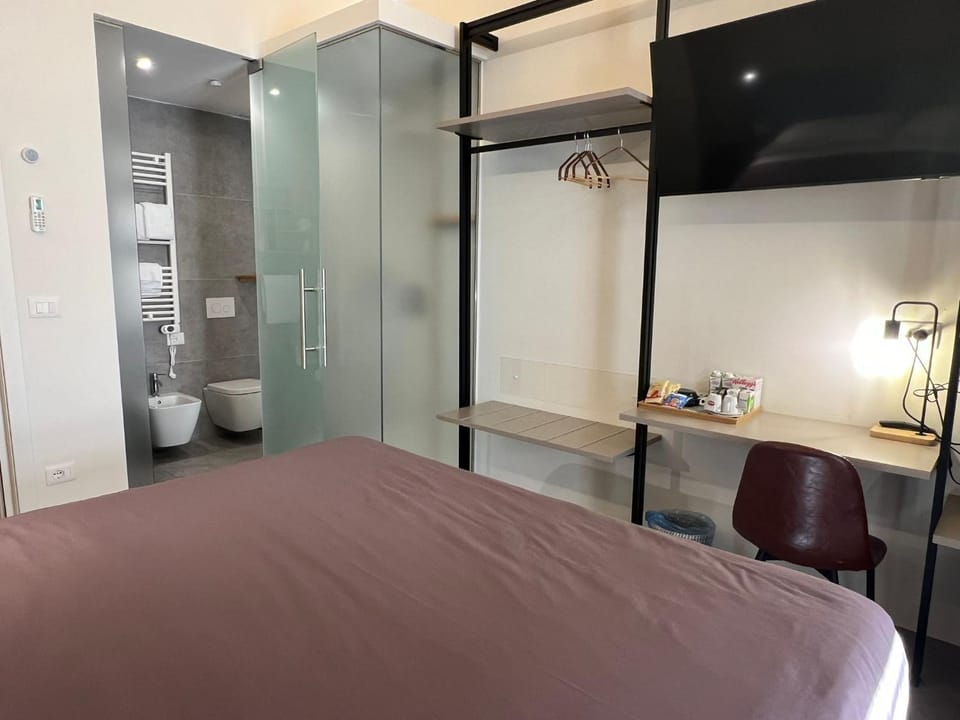 Bed, Bathroom, Bedroom