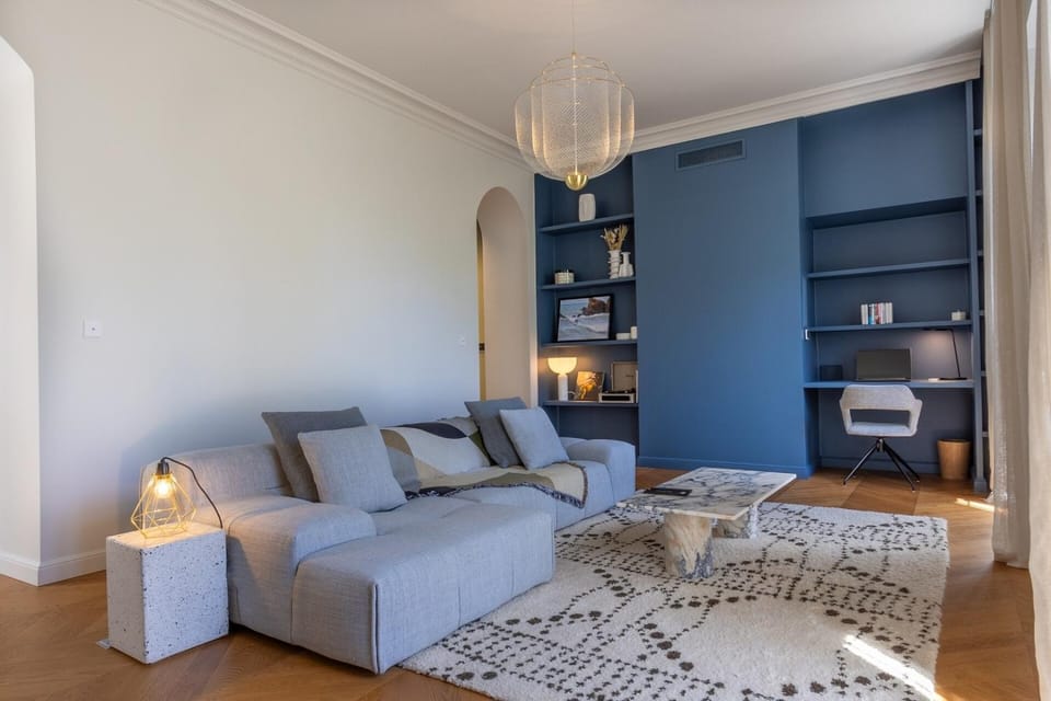 Library, Living room, Seating area