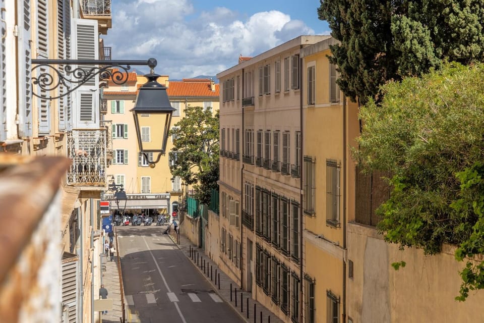 Property building, Street view