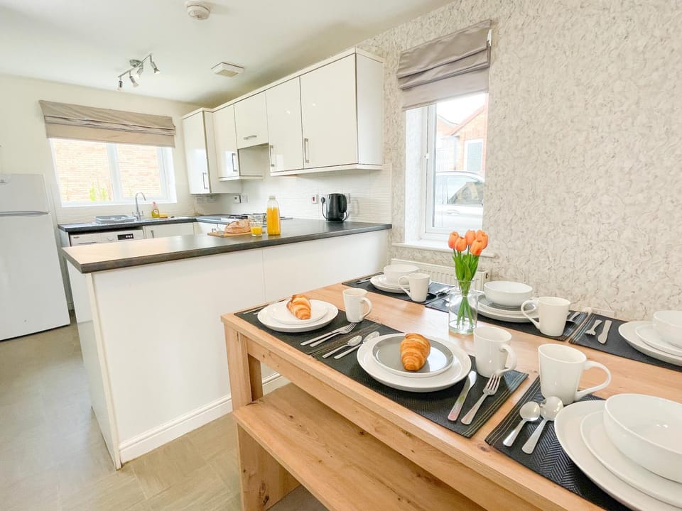 Kitchen or kitchenette, Dining area, stove, toaster