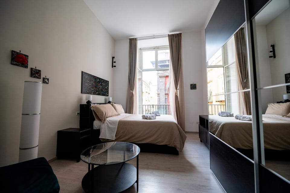 Bed, TV and multimedia, Photo of the whole room, Bedroom