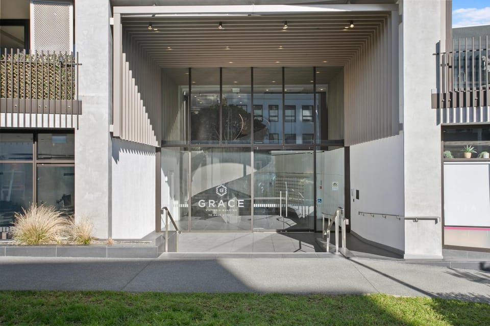 Property building, Facade/entrance