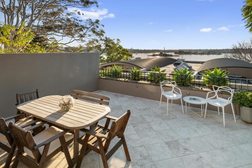 PHOE1-3B - Harbour Haven Townhouse Apartment in Sydney