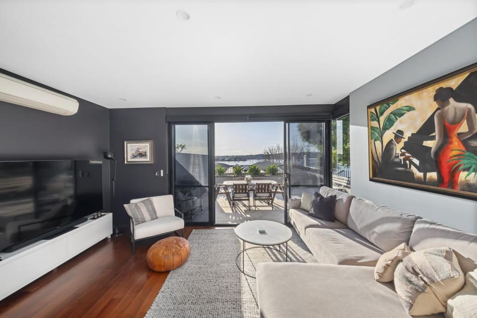 PHOE1-3B - Harbour Haven Townhouse Apartment in Sydney