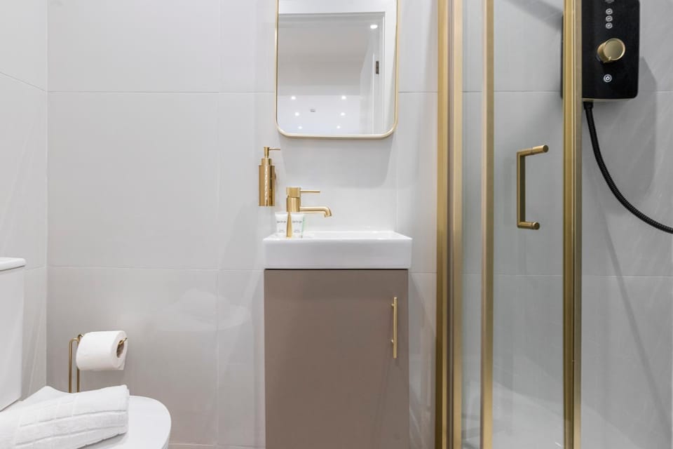 Shower, Toilet, Bathroom