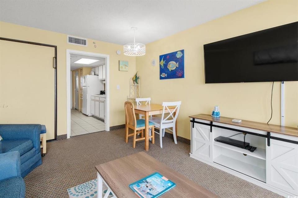 Baywatch Oceanfront Condo Sleeps 6! Apartment in North Myrtle Beach