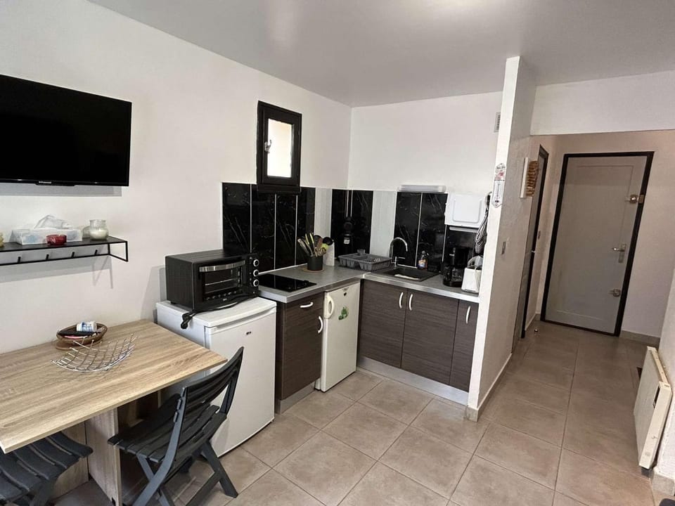 Appartement T1 avec Terrasse, Parking, Proche Plage et Commodités - FR-1-387-207 Apartment in Marseillan