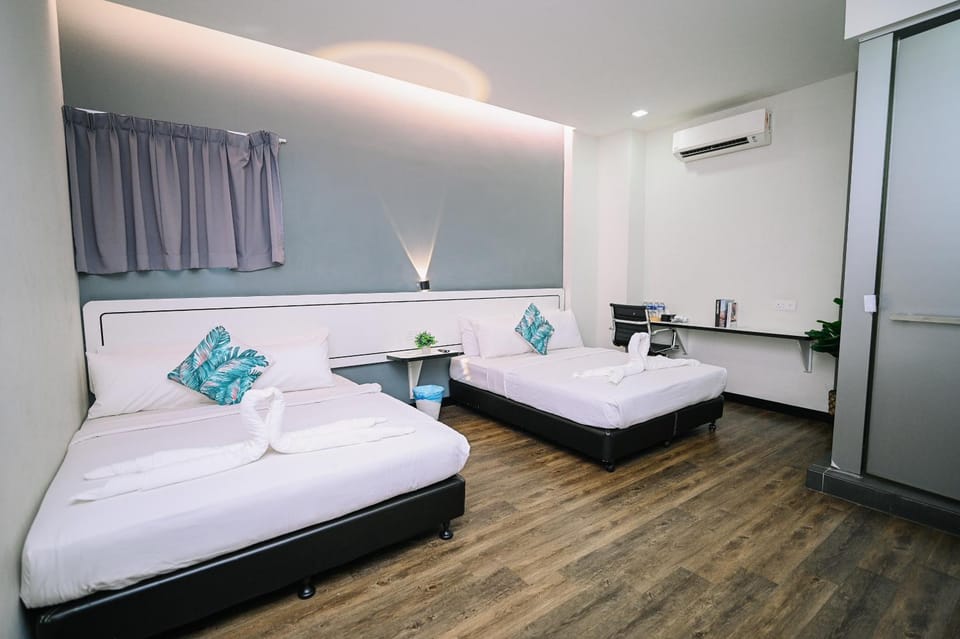 Bed, Photo of the whole room, Bedroom, air conditioner
