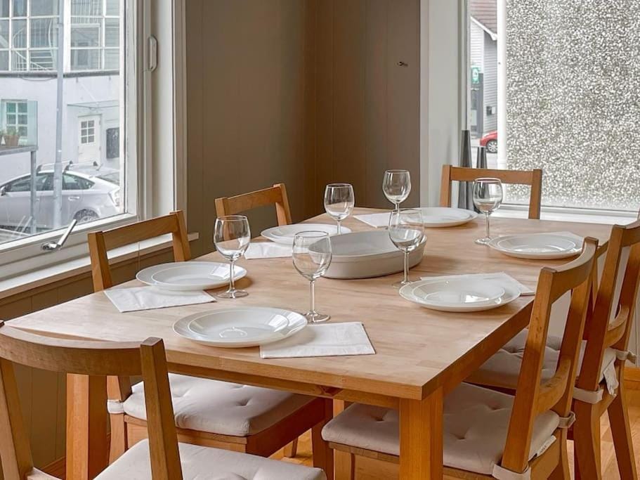 Ledaal Place - Stavanger City Center Apartment with 2BR -Free Parking - Balcony By Stavanger BnB Apartment in Stavanger