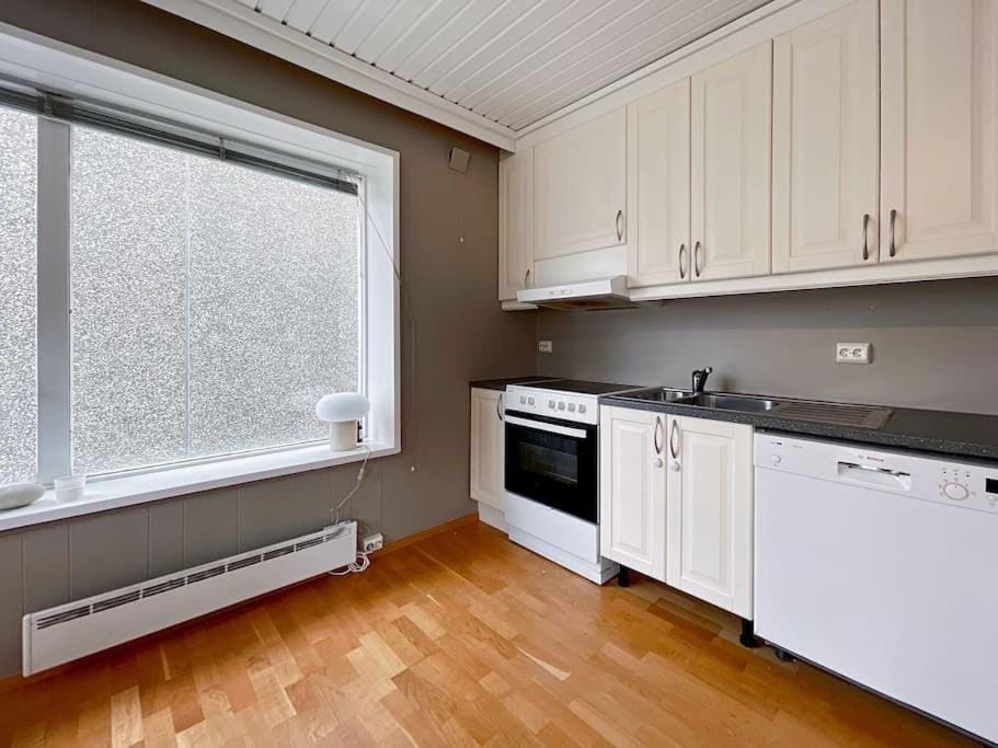 Ledaal Place - Stavanger City Center Apartment with 2BR -Free Parking - Balcony By Stavanger BnB Apartment in Stavanger