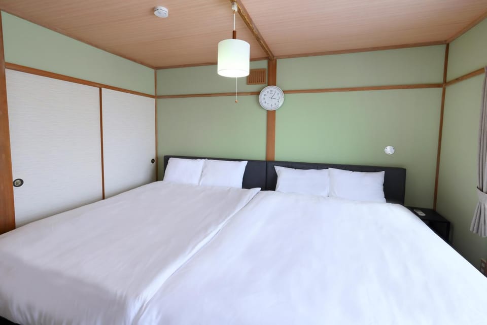 Bed, Bedroom, heating