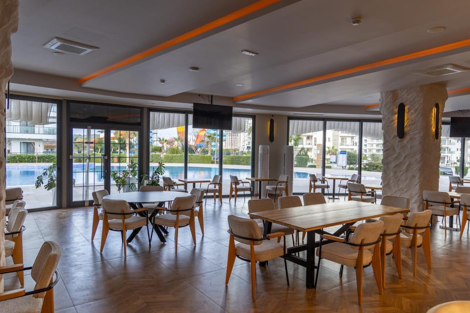 Restaurant/places to eat, Seating area