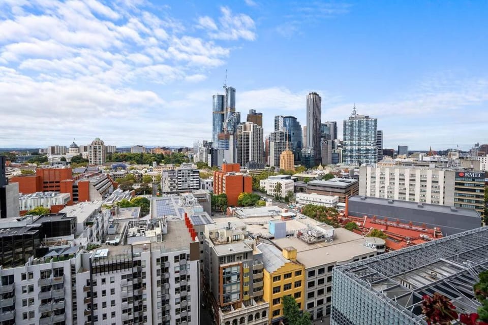 Executive 2 bed 2 bath with City & Garden Views Apartment in Melbourne
