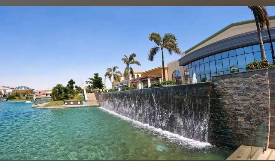 Nearby landmark, Day, Natural landscape, City view, Lake view, Pool view, River view, Sea view, Swimming pool
