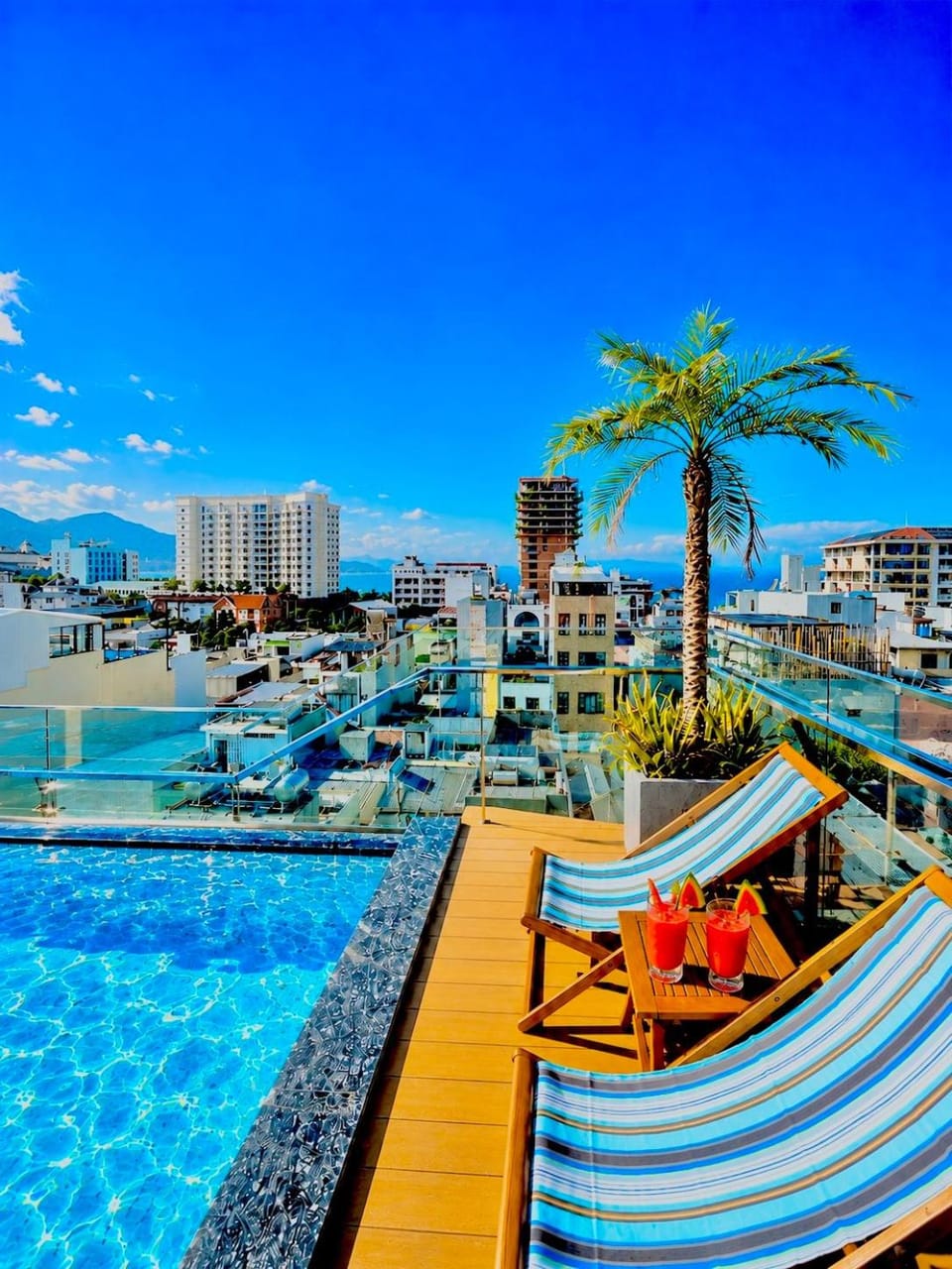 Swimming pool, sunbed