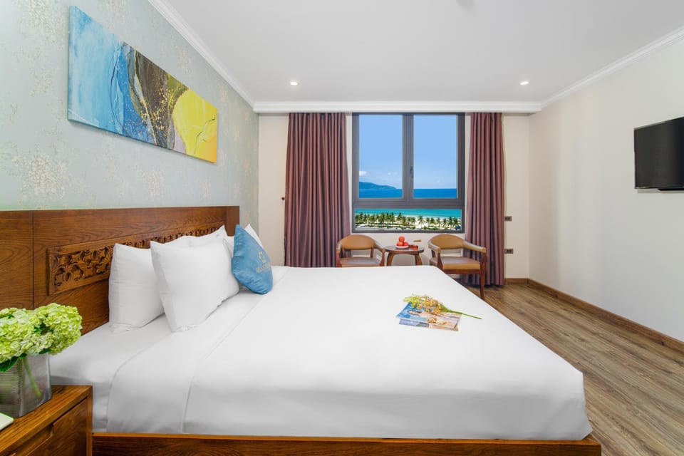 Bed, Natural landscape, Photo of the whole room, Bedroom, Sea view