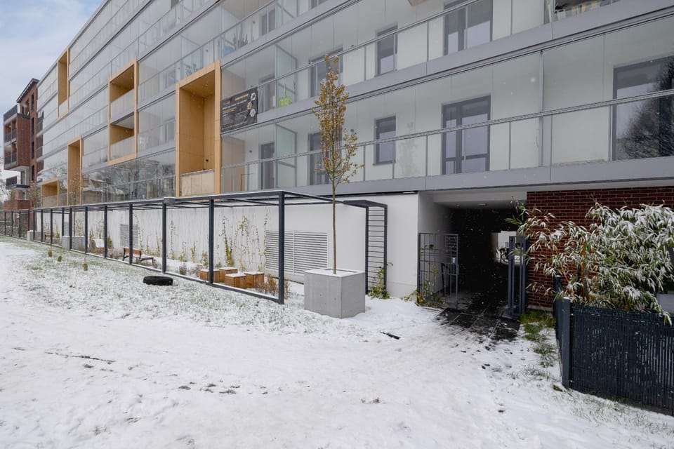 Property building, Facade/entrance, Off site, Day, Winter