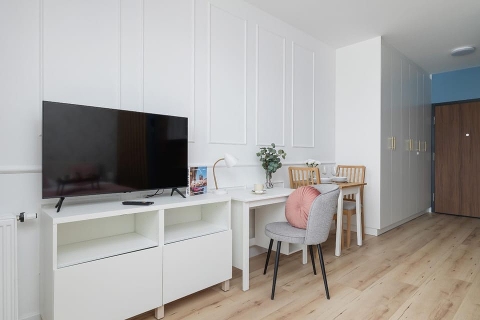 TV and multimedia, Living room, Dining area, Evening entertainment