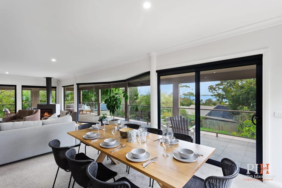 Spacious Retreat with Coastal Views House in Cowes