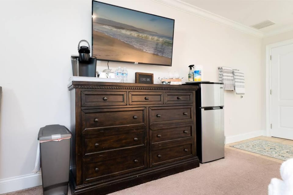 Be A Nomad - 1 blk to beach - Stylish studio Apartment in Jacksonville Beach