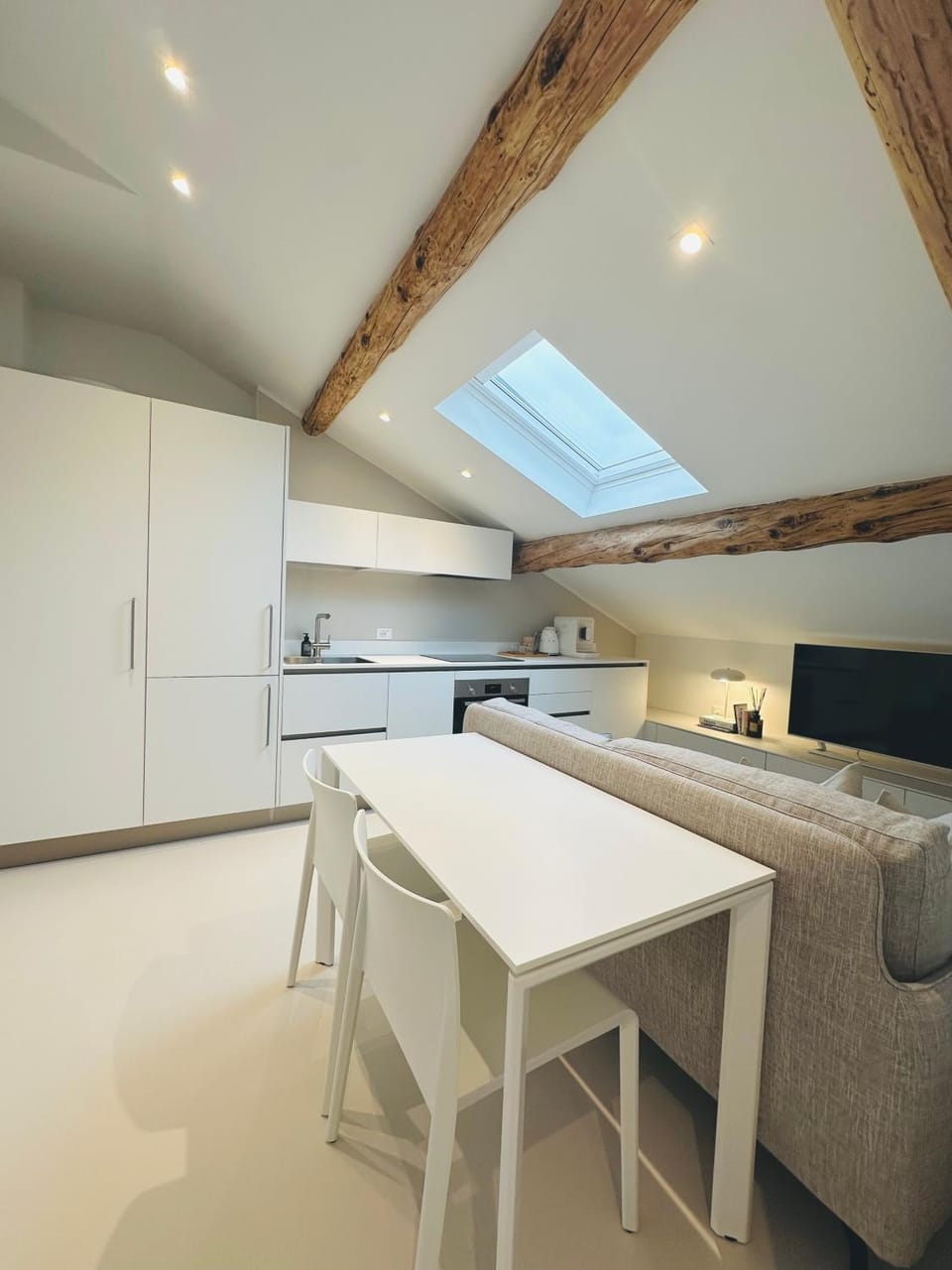 Kitchen or kitchenette, Dining area, pet friendly, stove