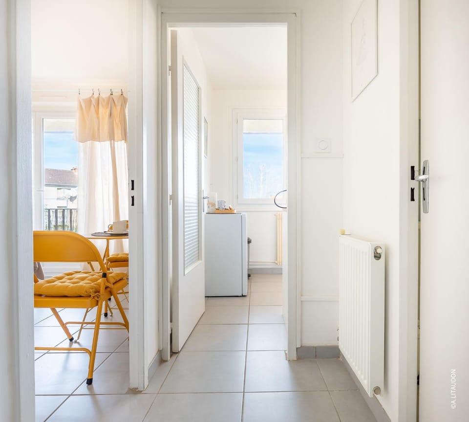 Kitchen or kitchenette, Seating area